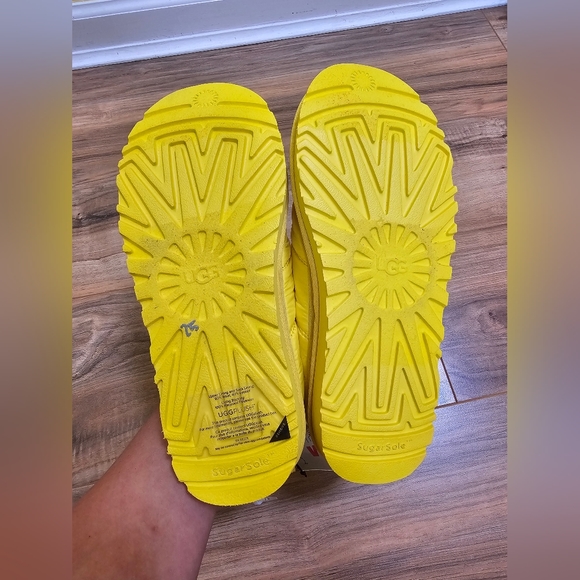 UGG Tasman LTA Slipper, canary, size US 7 - Picture 7 of 8